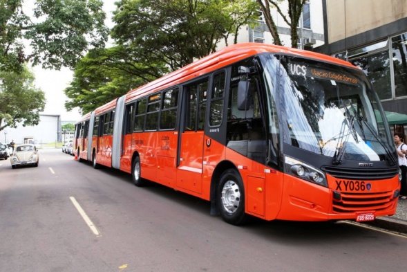 Scania поставила трехзвенные автобусы в бразильскую Куритибу