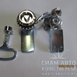 Замок дверки люка с ключом, треугольник АКБ 5292 / 529260-5413100-01 (61657) Замок дверки люка с ключом, треугольник АКБ 5292 / 529260-5413100-01 (61657)